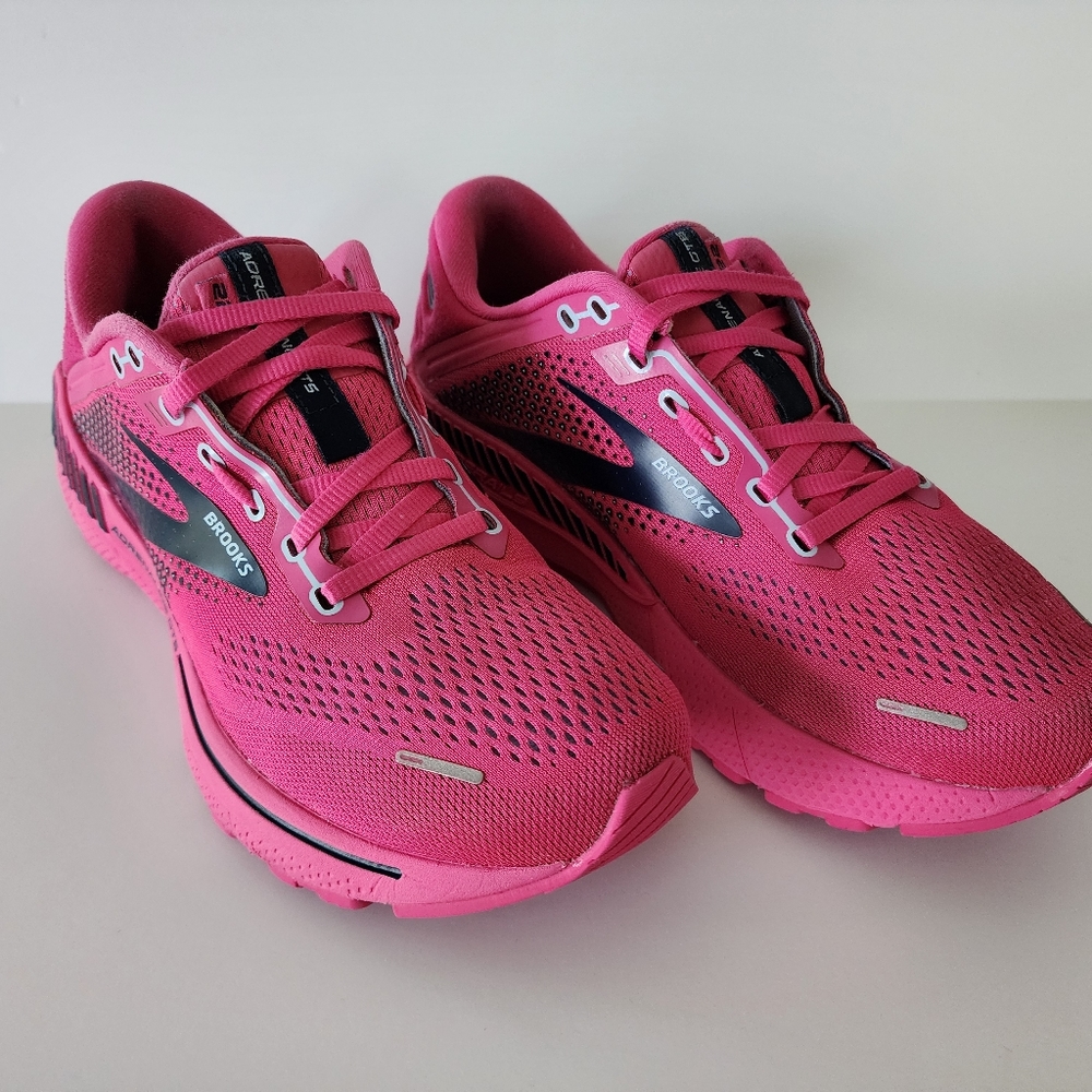 Women's Brooks Adrenaline GTS Shoe's Size 8.5